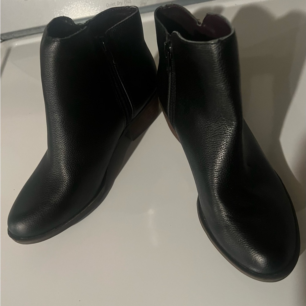 Kensie Booties size 6.5 black brand new